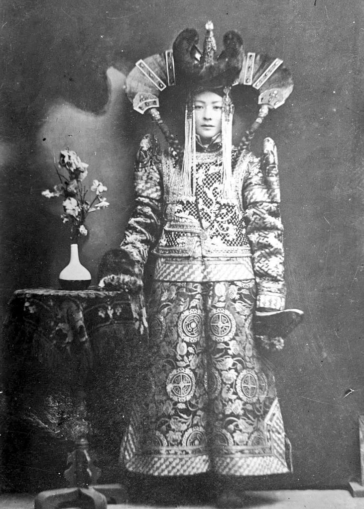 Portrait of a young woman in traditional Mongolian dress, often misidentified as Queen Genepil — Heapio